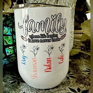 Wine tumbler with flowers and personalized names